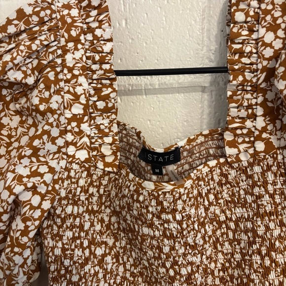 1.State Smocked Puff Sleeve Mini Dress in brown floral - Picture 4 of 4